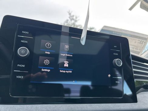 New 2025 Volkswagen Jetta SE image 28