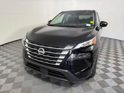 Used 2026 Nissan Rogue SV FWD image 2