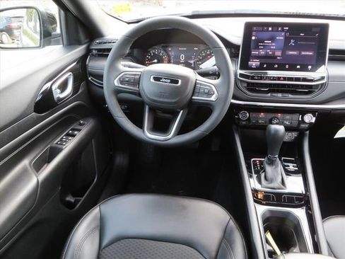 Used 2022 Jeep Compass Altitude image 12