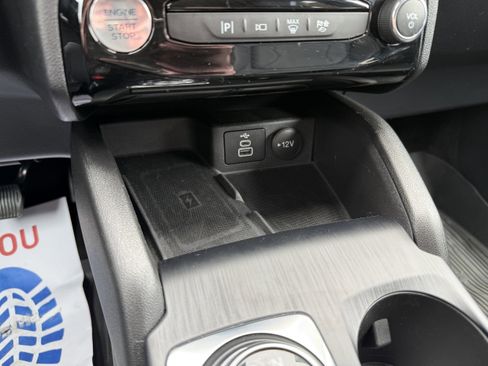Used 2025 Ford Escape Platinum w/ Premium Technology Package FWD image 19