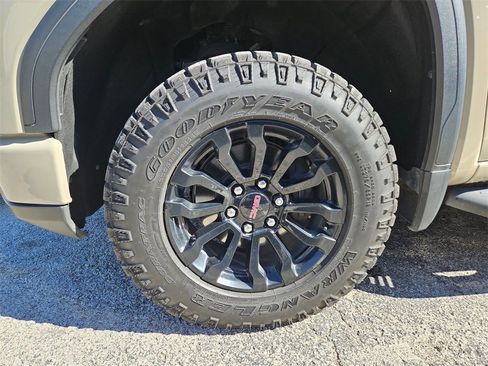 Used 2022 GMC Sierra 1500 AT4X image 6