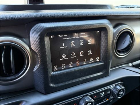 Used 2018 Jeep Wrangler Unlimited Sport S AWD/4WD image 14