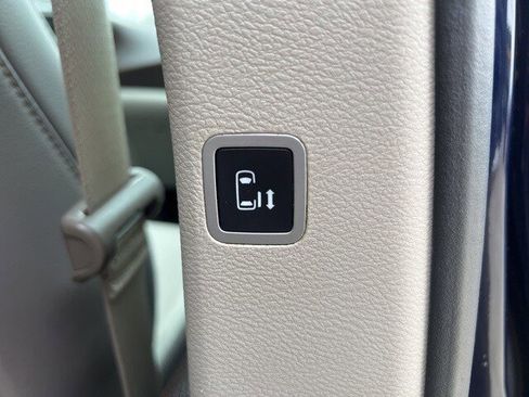 Certified 2017 Chrysler Pacifica Touring-L image 16