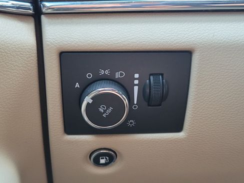 Used 2018 Jeep Grand Cherokee Overland AWD/4WD image 25