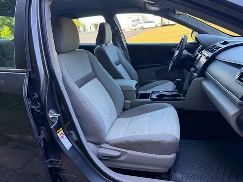Used 2014 Toyota Camry FWD image 10