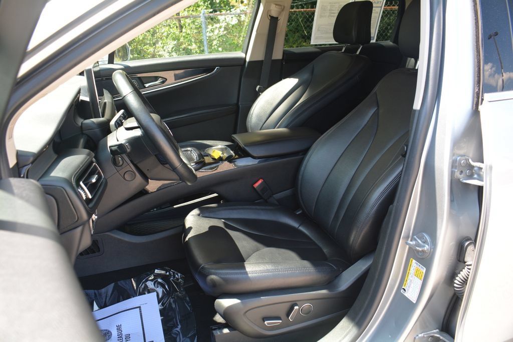 Used 2023 Lincoln Nautilus AWD w/ Premium Package image 9