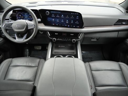 Used 2025 Chevrolet Suburban Z71 AWD/4WD image 34