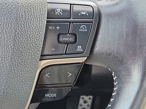 Used 2025 Toyota Camry SE w/ Convenience Package image 22