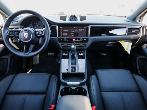 Certified 2026 Porsche Macan image 24