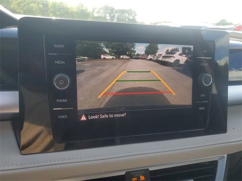 New 2025 Volkswagen Taos SE image 27