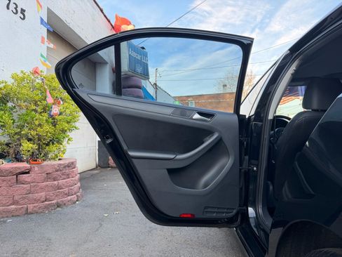 Used 2014 Volkswagen Jetta SE image 28