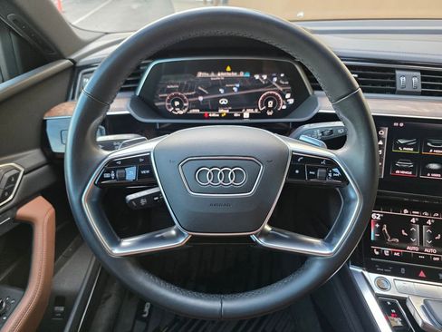 Used 2022 Audi e-tron Premium Plus AWD/4WD image 24
