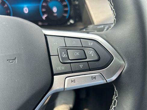 Used 2024 Volkswagen Atlas Cross Sport SE image 32