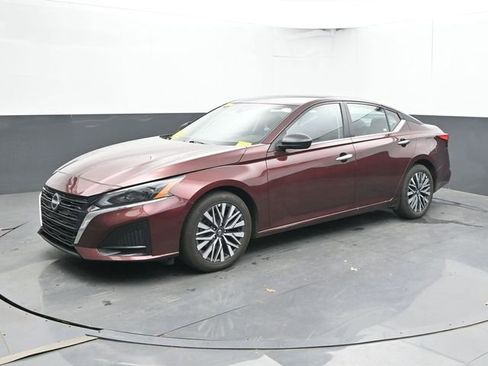 Used 2025 Nissan Altima 2.5 SV FWD image 6