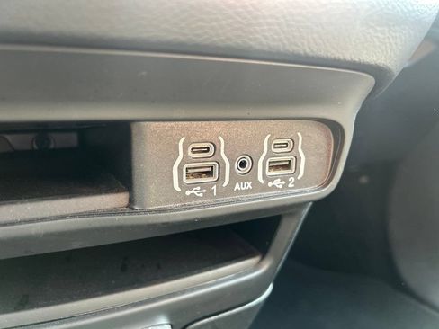 Used 2025 Chrysler Pacifica Select FWD image 29