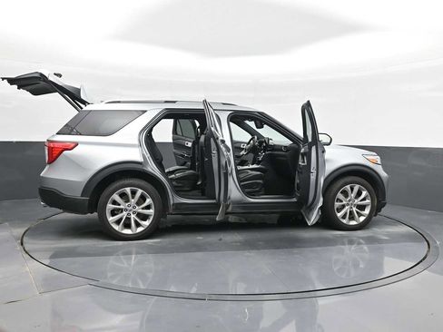 Used 2022 Ford Explorer Platinum w/ Technology Package image 39