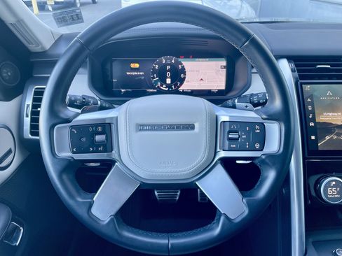 Certified 2025 Land Rover Discovery Metropolitan Edition AWD/4WD image 21