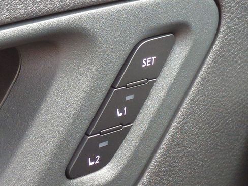 New 2025 Nissan Ariya FWD image 30