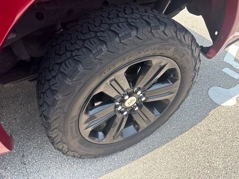 Used 2018 Ford F150 King Ranch w/ Equipment Group 601A Luxury AWD/4WD image 4