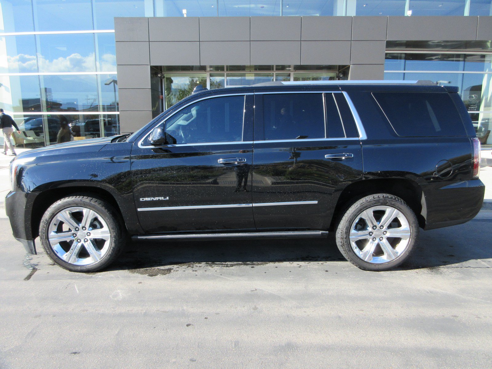 Used 2016 GMC Yukon Denali w/ Open Road Package AWD/4WD image 4