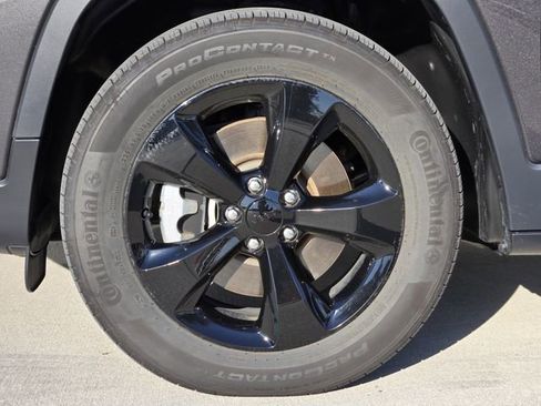 Certified 2023 Jeep Cherokee Altitude Lux image 11