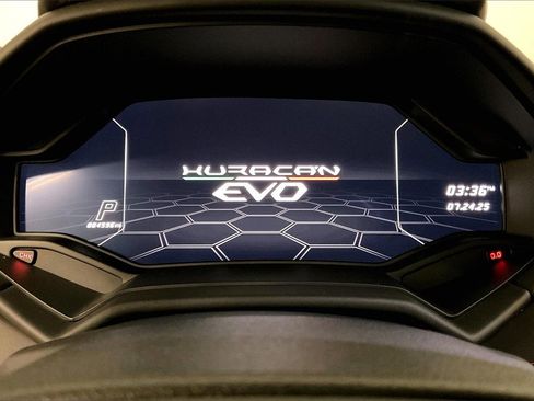 Used 2022 Lamborghini Huracan EVO image 10