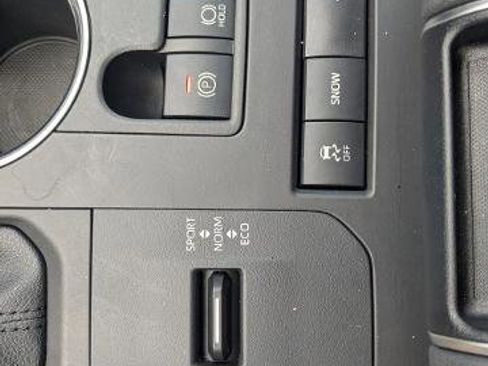 Used 2021 Toyota Highlander XLE FWD image 24