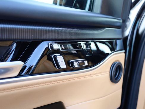 Used 2025 Jeep Grand Wagoneer Series III w/ Rear Seat Video Group 1 AWD/4WD image 6