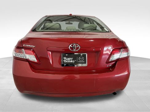 Used 2010 Toyota Camry XLE image 7