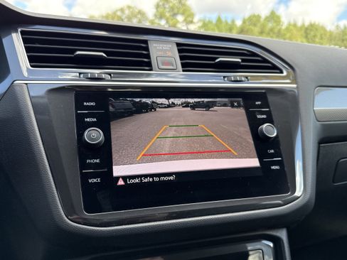 Used 2024 Volkswagen Tiguan SE image 17