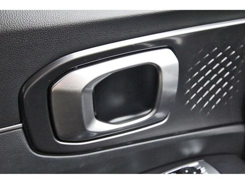 Certified 2025 Kia Sorento LX FWD image 22