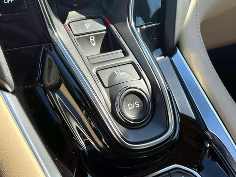 Used 2024 Acura RDX SH-AWD image 25