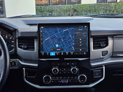 Used 2022 Ford Expedition XLT image 26