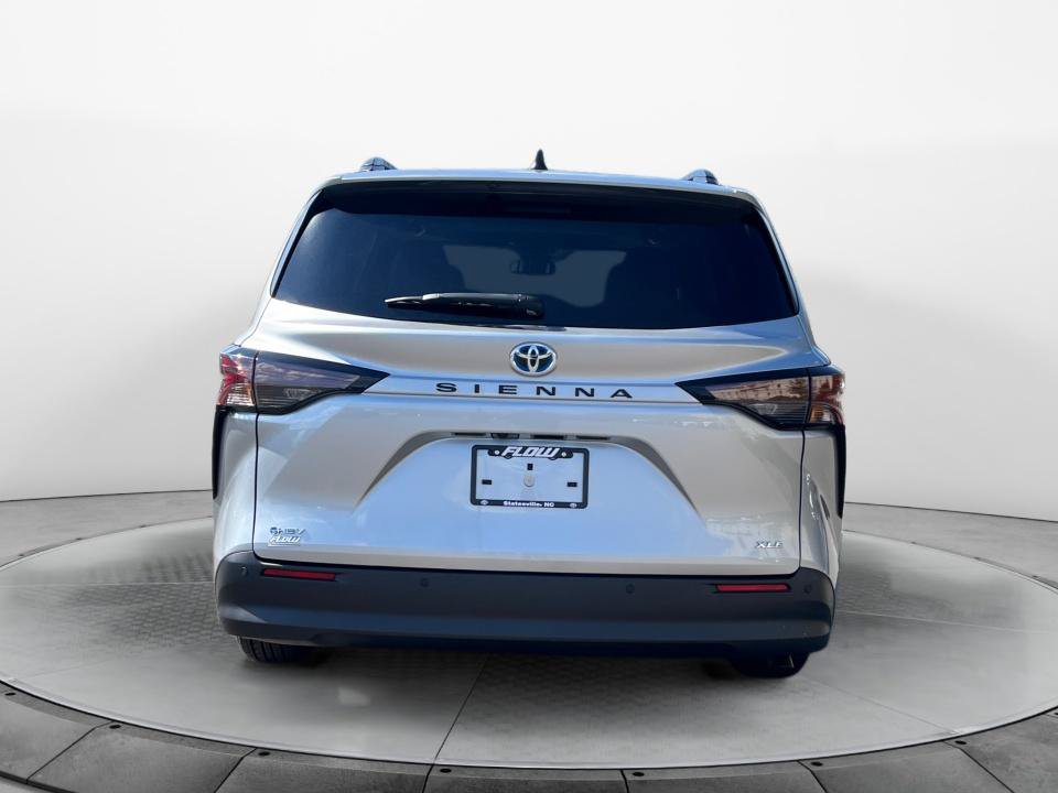 Used 2025 Toyota Sienna XLE FWD image 6