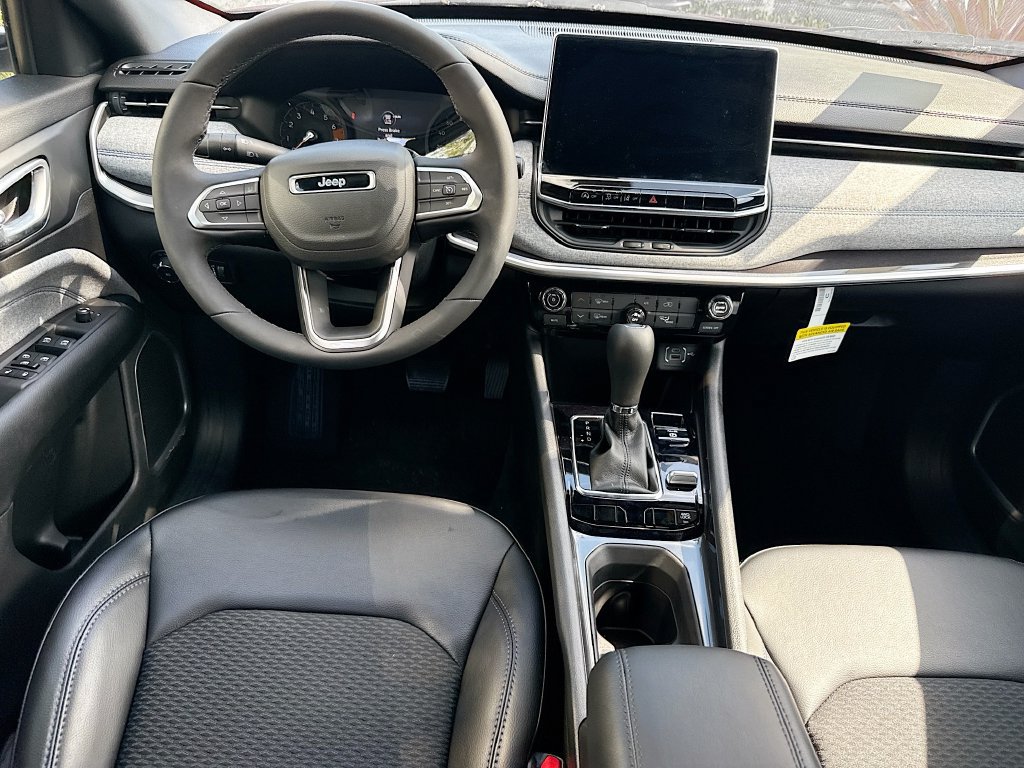 New 2023 Jeep Compass Latitude AWD/4WD image 23