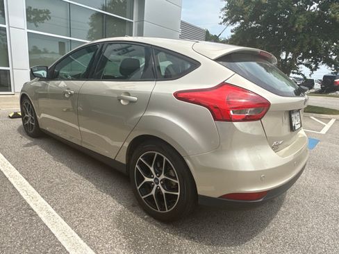 Used 2018 Ford Focus SEL FWD image 5