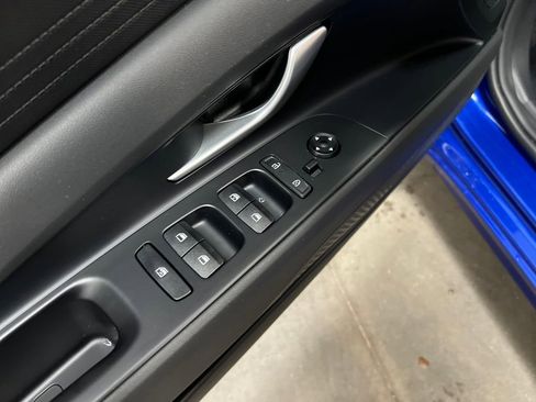 Used 2025 Hyundai Elantra Blue image 13