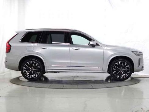 Used 2025 Volvo XC90 B5 Plus AWD/4WD image 12