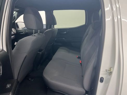 Used 2019 Toyota Tacoma TRD Sport w/ Technology Package image 11