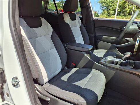 Used 2024 Chevrolet Trax LS w/ LS Convenience Package FWD image 9