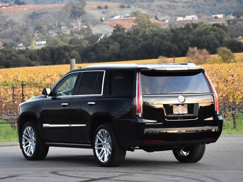 Used 2015 Cadillac Escalade Premium image 11