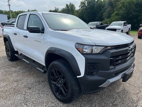 Used 2024 Chevrolet Colorado Trail Boss w/ Advanced Trailering Package AWD/4WD image 5