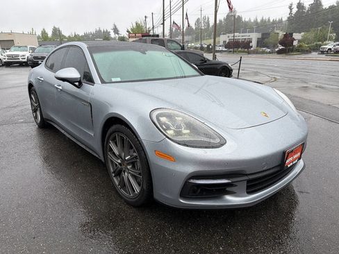 Used 2018 Porsche Panamera 4 AWD/4WD image 9