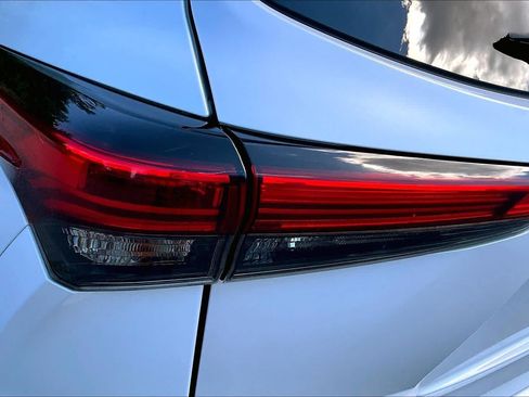 Used 2022 Toyota Highlander XLE AWD/4WD image 27