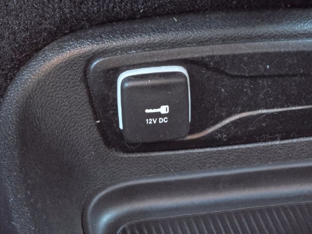 Certified 2025 Chrysler Pacifica Select w/ Fav Edition Package FWD image 13