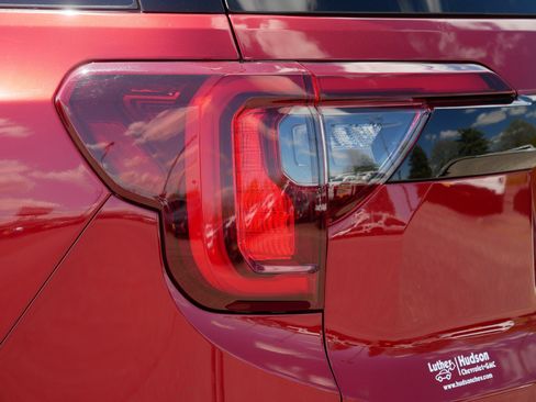 Used 2023 GMC Acadia SLT w/ Elevation Edition AWD/4WD image 17