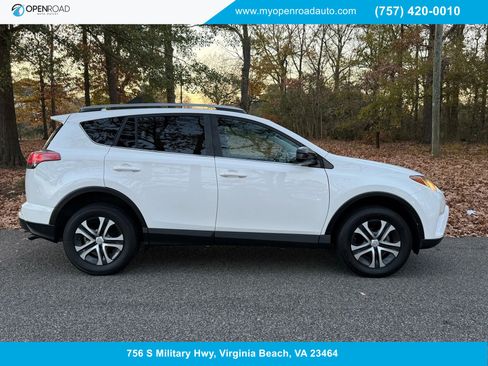Used 2017 Toyota RAV4 LE image 1
