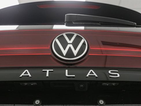 New 2026 Volkswagen Atlas Peak Edition image 12