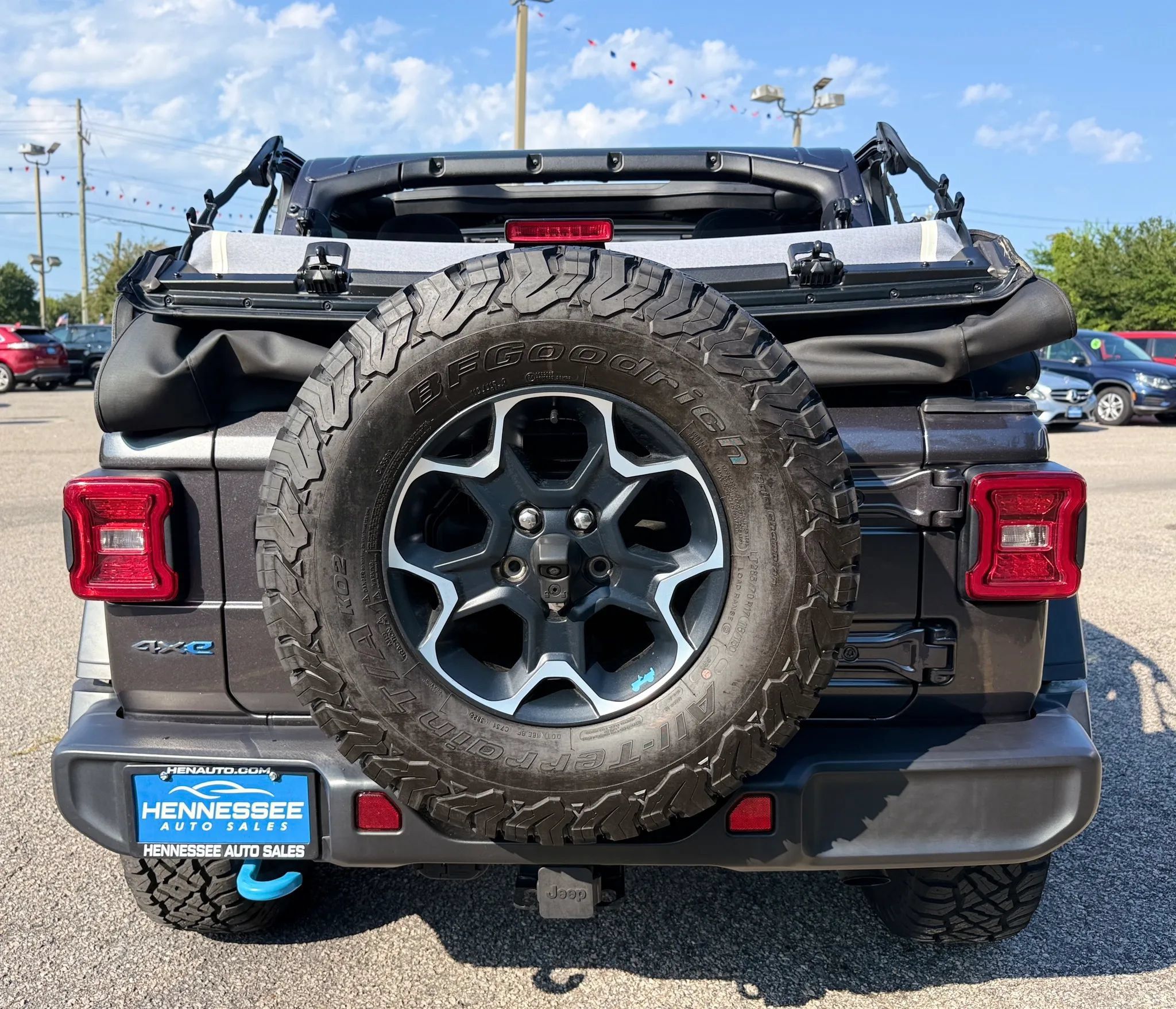 Used 2023 Jeep Wrangler Unlimited Rubicon 4xe w/ Cold Weather Group AWD/4WD image 3
