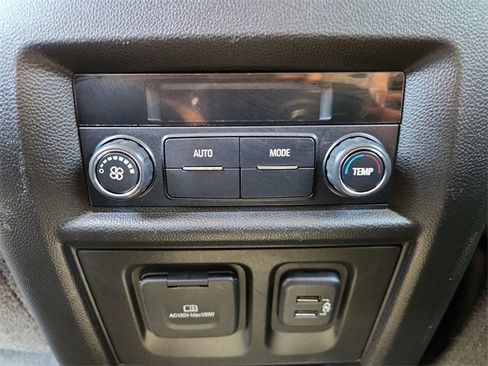 Used 2018 Chevrolet Traverse LT image 21